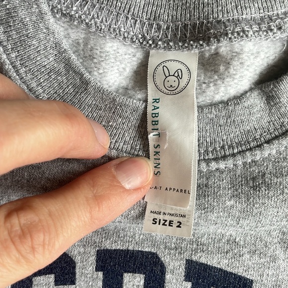 Toddler Aspen sweatshirt size 2 - Picture 2 of 3